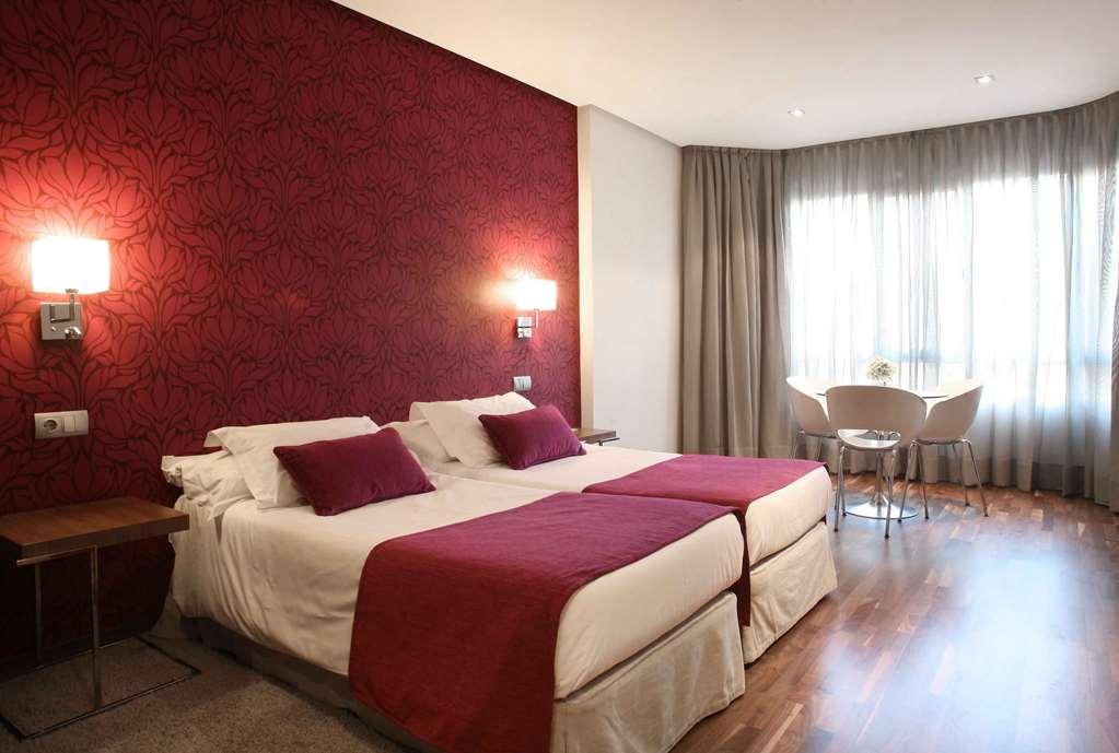 Apartosuites Jardines De Sabatini Madrid Rum bild