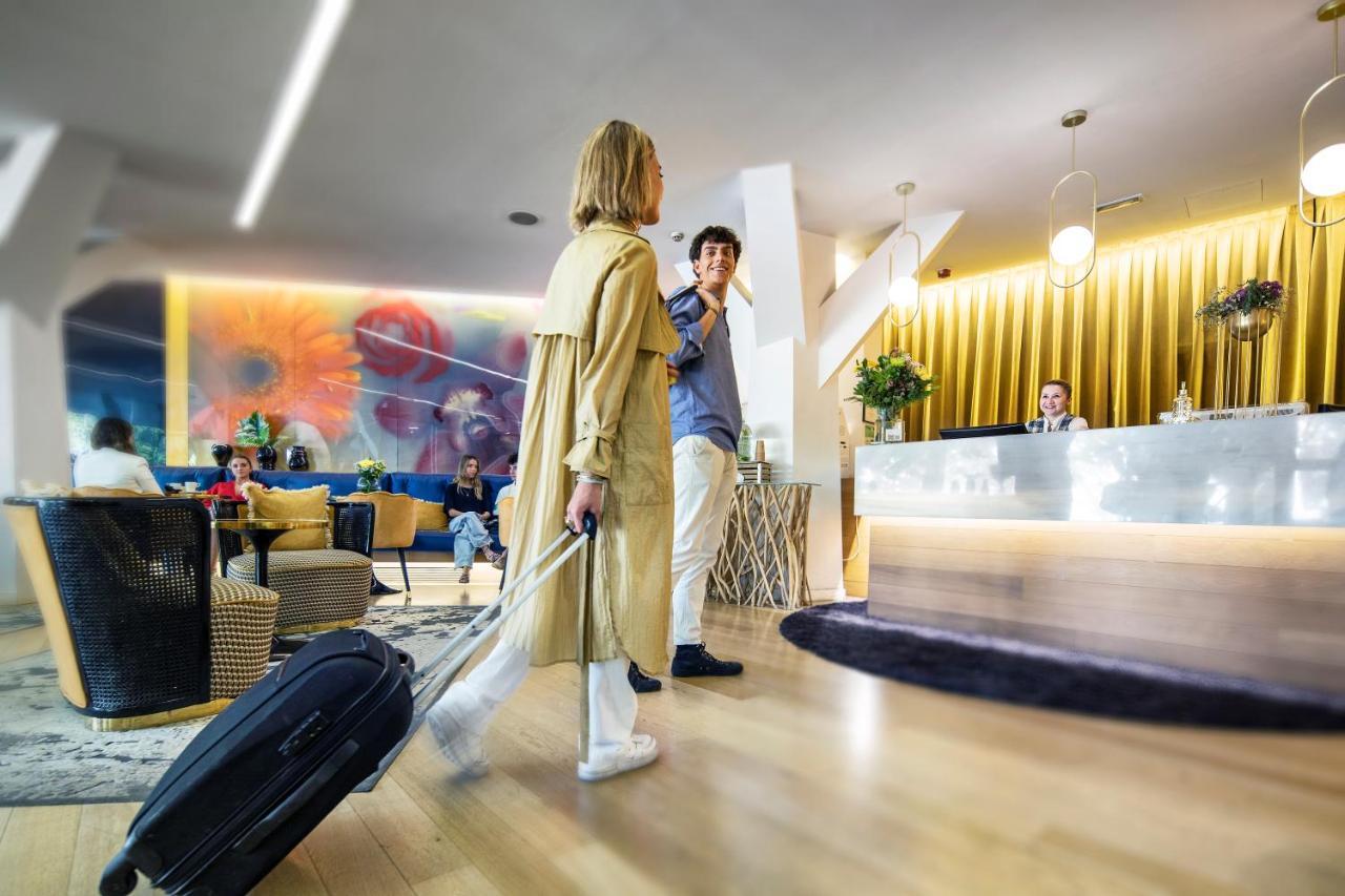 Apartosuites Jardines De Sabatini Madrid Exteriör bild
