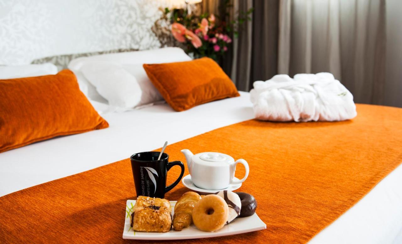 Apartosuites Jardines De Sabatini Madrid Exteriör bild