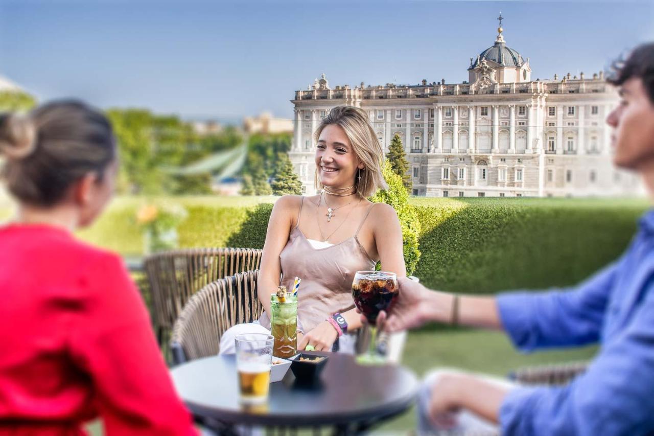 Apartosuites Jardines De Sabatini Madrid Exteriör bild