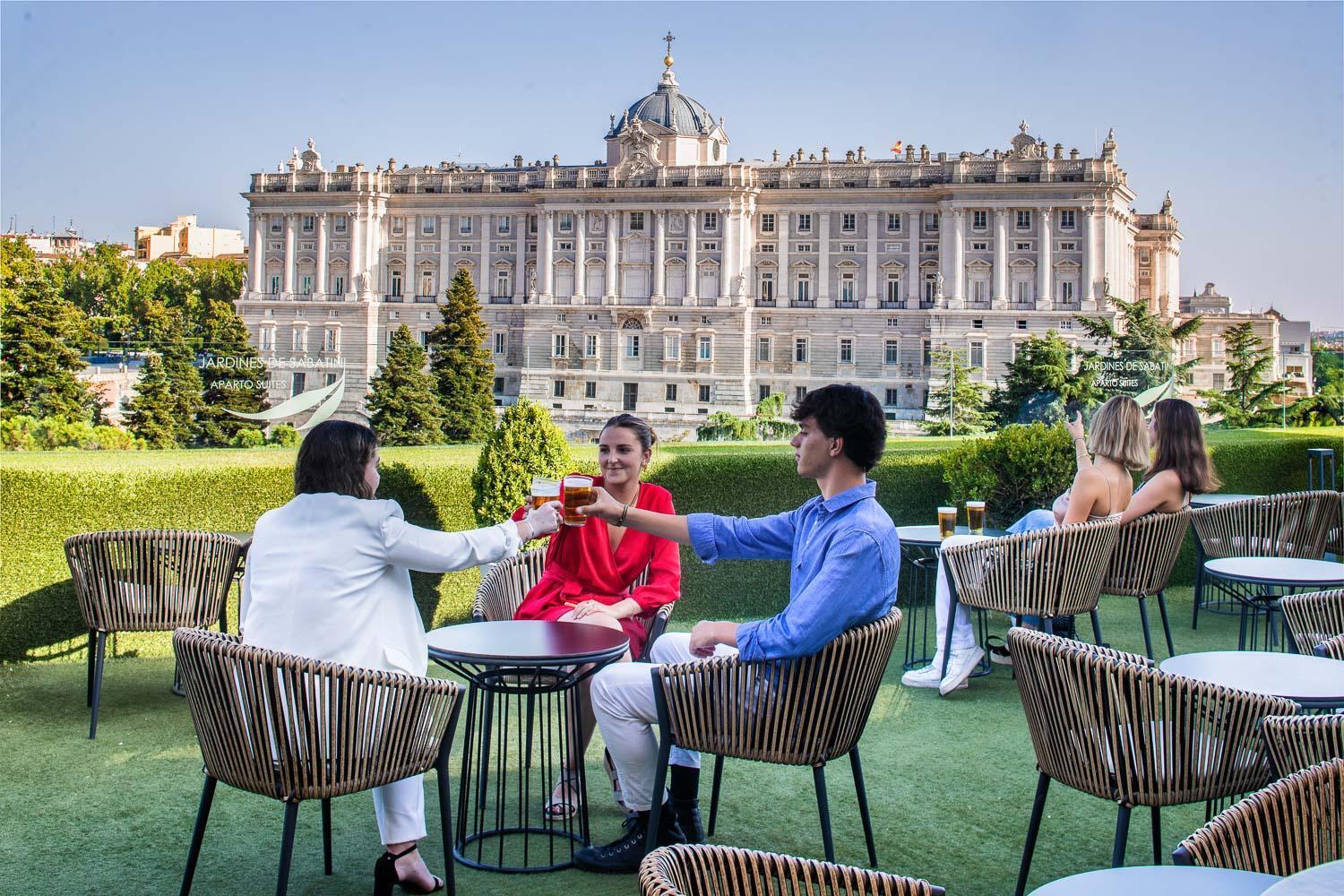 Apartosuites Jardines De Sabatini Madrid Exteriör bild