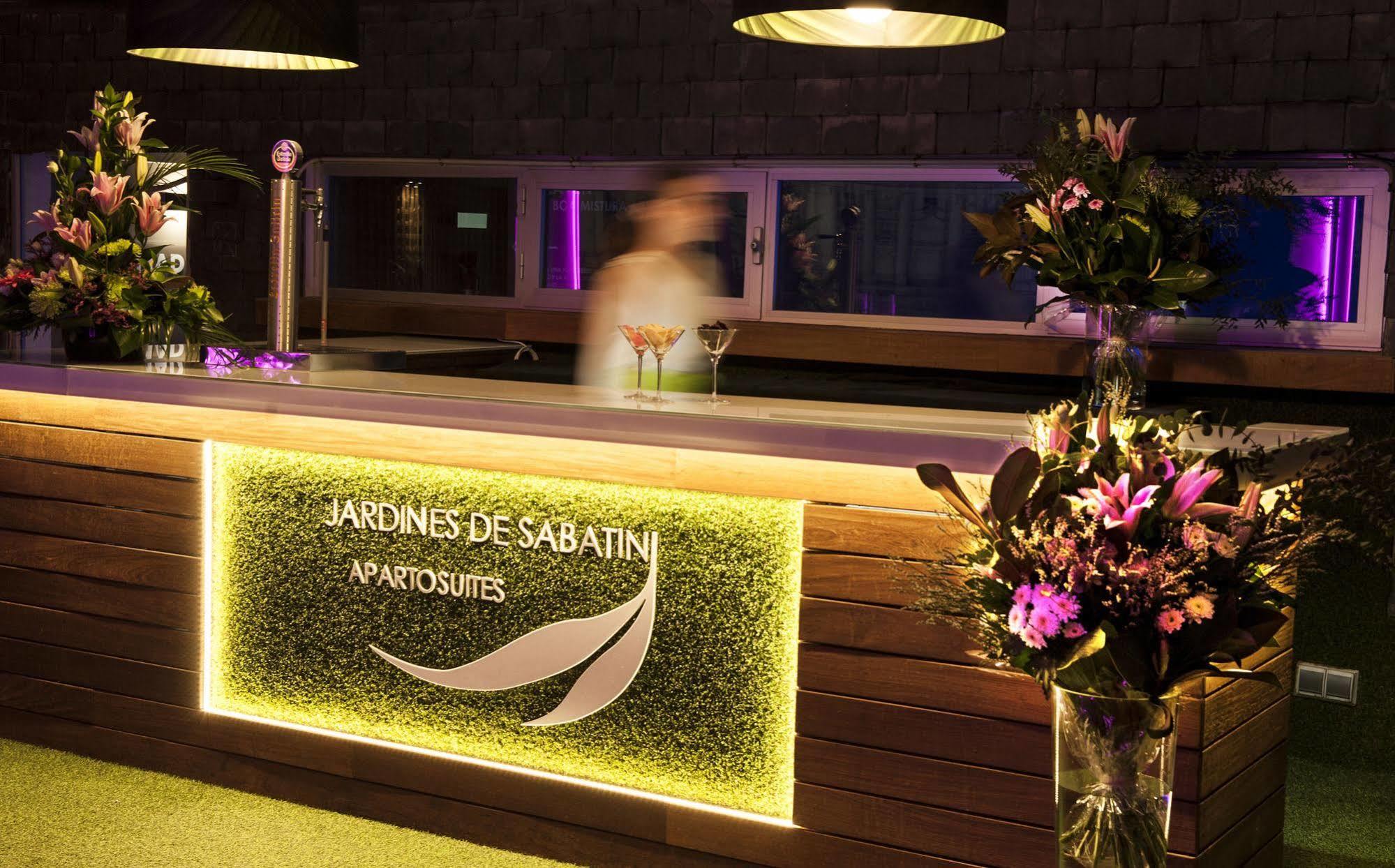 Apartosuites Jardines De Sabatini Madrid Exteriör bild