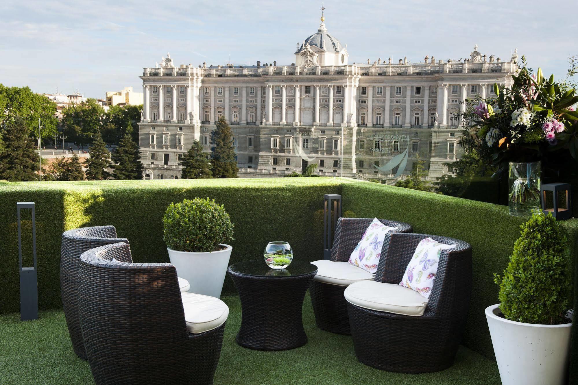 Apartosuites Jardines De Sabatini Madrid Exteriör bild