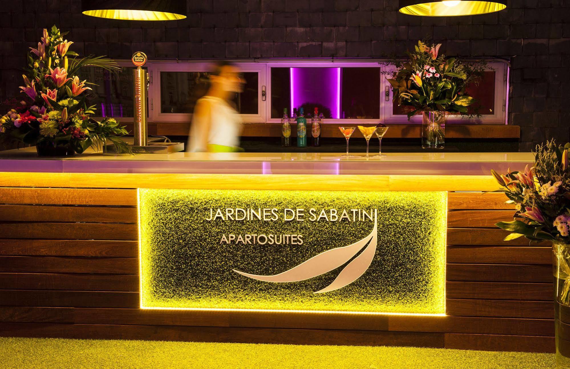 Apartosuites Jardines De Sabatini Madrid Exteriör bild