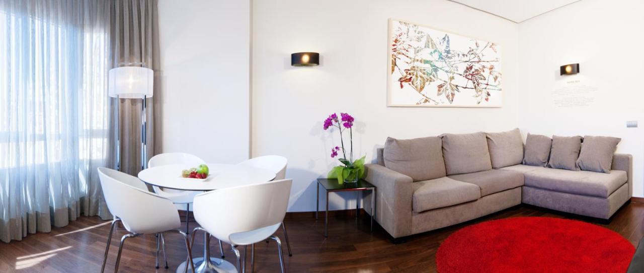 Apartosuites Jardines De Sabatini Madrid Exteriör bild